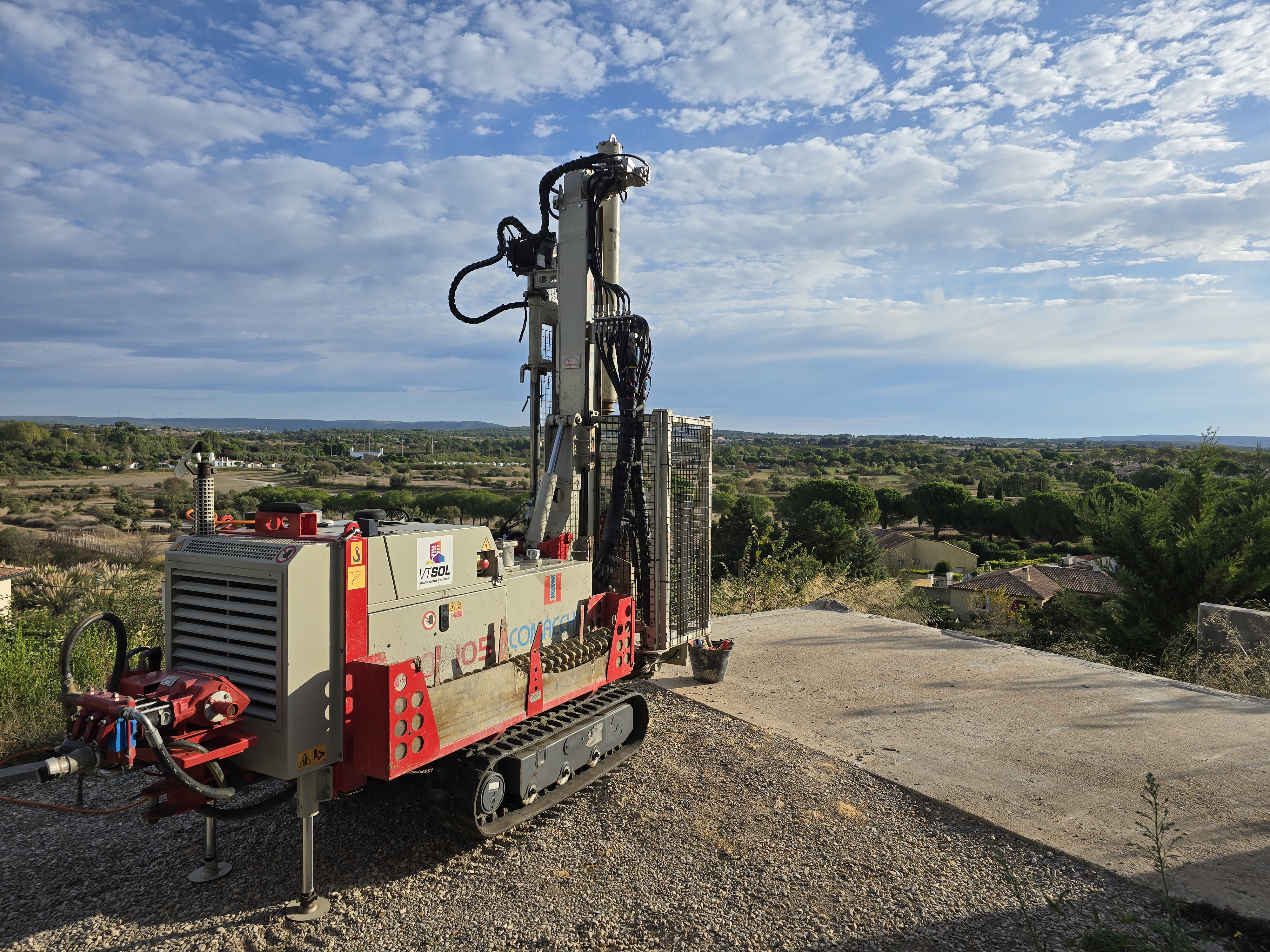Foreuse géotechnique sur chantier – VT SOL INGENIERIE